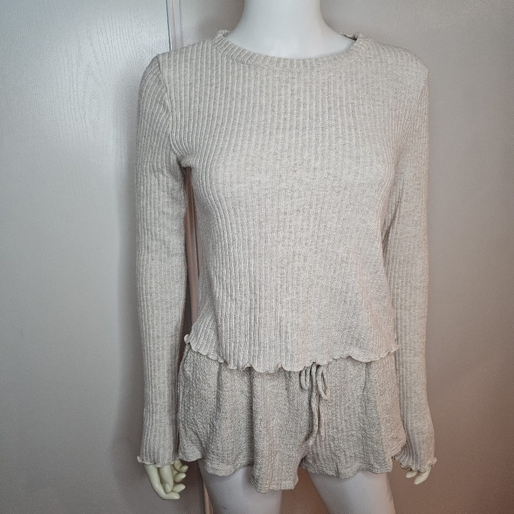 Womens All White Set Bralette And Shorts w/Flower Detail Size XS